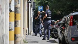 Agguato fra operai a colpi di coltello a Trieste: la pista porta al racket nell’edilizia