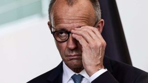 Das Schweigen des Kanzlers: Brandstifter und andere Verbrecher