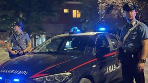 Cesano Maderno, prende a martellate moglie e figlia: arrestato un 55enne. Era già noto per violenze simili /