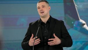 Ukraine’s former defense minister calls for elections. Will he get them?