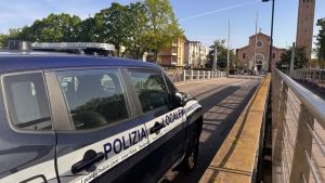 Ubriaco, scappa in monopattino sulla regionale dopo l’alt della polizia locale: denunciato
