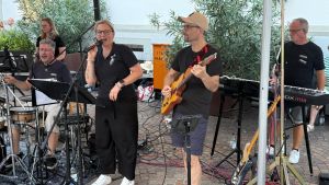 Abtanzen bei tropischer Schwüle: „Jamtastic“ rocken den Schlosshof