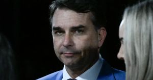 Tarifaço de Trump em Santa Catarina é problema novo para Flávio Bolsonaro