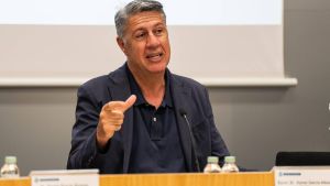 Albiol se encara con un grupo de 