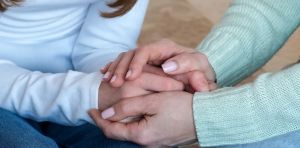 Ni castigar ni ceder al miedo: cómo enfrentarse a la violencia de hijos contra padres