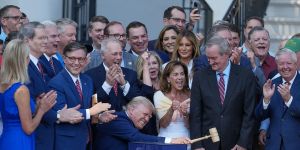 $40 Trillion in US Debt and the Rich and Powerful Are Laughing