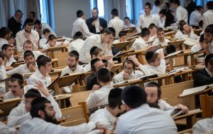 Government data said to show Haredim far likelier than other Jews to get state subsidies