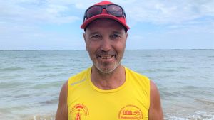 Giuseppe, 37 estati da bagnino di salvataggio: “Negli anni ’80 la spiaggia era un’altra cosa, ora sono tutti al cellulare”