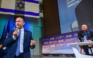 ToI poll shows Bennett gaining ground at Eisenkot’s expense, but deadlock persists