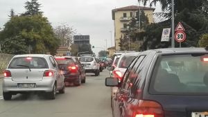 Pendolari tra traffico e costi folli: 