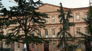 L’anniversario del sisma. Sostegno a 210 famiglie. Convitto, lavori nel 2027. Il punto sulle scuole