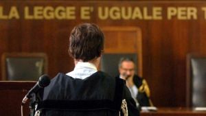Rifiuta di firmare una relazione: educatore licenziato ‘per ritorsione’. E ora l’azienda deve pagare maxi risarcimento