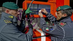 Diesel, l’incubo dei 3 euro al litro. Neutralizzato lo sconto sulle accise. Il governo a un bivio