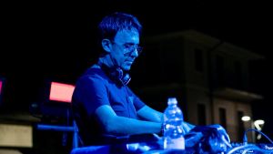 L’amianto uccide “Dj Cico”, re delle notti pavesi
