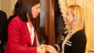 Schlein-Meloni, la strana coppia: “Montepaschi non va spezzettato”