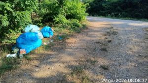 Rifiuti abbandonati a Trevignano, individuato il responsabile: scatta la multa