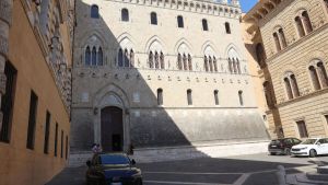 Il Monte prova a farsi grande per non farsi comprare