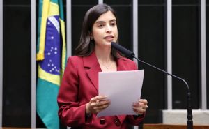 A estreita relação entre Tabata Amaral e o neoliberalismo