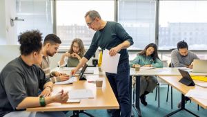 Formateur en entreprise, ce rôle clé pour l’apprentissage dual