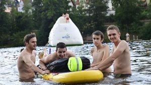 Auf das ungestörte Badevergnügen haben die Wasserretter der DLRG ein wachsames Auge