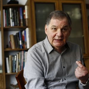 LA POLICÍA LLEGA DIEZ AÑOS TARDE, columna de León Trahtemberg