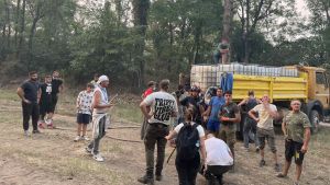 Odoše Macut i Dačić, za njima helikopteri, narod na cedilu