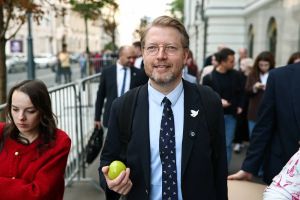 « Aucune répression ne peut anéantir la foi des Russes en la paix », affirme Nikolaï Rybakov, président du parti social-libéral labloko, interdit par Moscou
