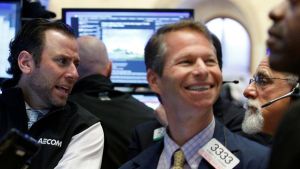 Les professionnels de la finance voient l’avenir en rose même si les incertitudes s’accumulent