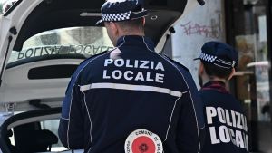 Spaccio in piazza XX Settembre, arrestato un 26enne: durante il fermo ha anche picchiato gli agenti