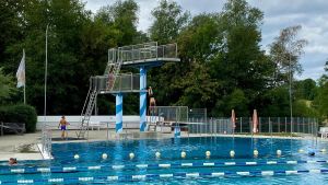 Spült das Niedrigwasser am Bodensee Badegäste in die umliegenden Freibäder?
