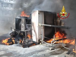 Incendio al Pronto Soccorso del Ruggi: fiamme dai condizionatori