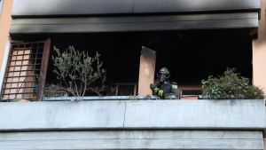 Incendio in una palazzina, paura in piazza Anna Magnani