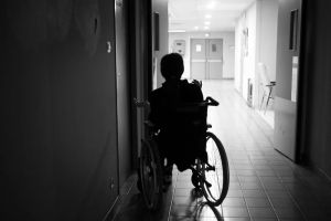 L’estate disperata di chi resta sveglio per accudire