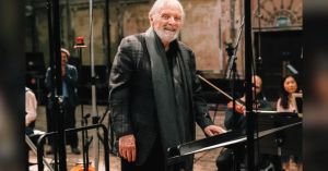 Aos 88, Hopkins realiza sonho e lança 1º álbum de música clássica
