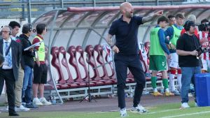Arezzo, una partita attesa 19 anni. In 400 con la squadra ad Avellino. Bucchi schiera il tridente