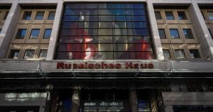 Russisches Haus: Macht Putins Propaganda­tem­pel endlich dicht!