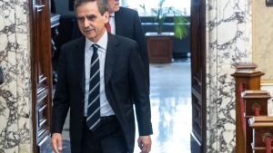 La paziente Agricole. Se la mossa di Lovaglio andasse in porto, il dominus sarà francese
