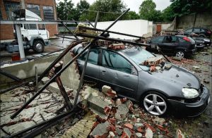 Maltempo, in Piemonte 260 interventi, a Chivasso un muretto finisce sulle auto