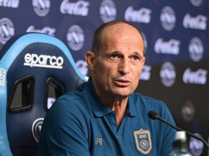 Napoli, riparte la caccia all’Inter. Allegri a Genova punta sulla vecchia guardia e il 4-3-3