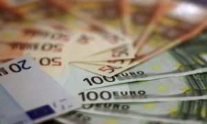 EVROPA SE SPREMA ZA NAJGORE: Građani gomilaju gotovinu zbog straha od rata, katastrofa i sajber-napada