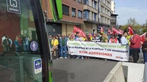 Los conductores de autobuses del Nalón, escandalizados con la empresa del 