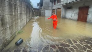 I dati “sbalorditivi” del maltempo in Toscana: a Bagnone 265 millimetri di pioggia in tre ore. “Eventi estremi, la sfida è adattarsi”