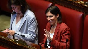 Schlein sarà la segretaria più “longeva” del Pd. Anatomia di un aggettivo che un tempo si concedeva alle caldaie