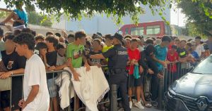 Sanidad se reunirá este lunes con las comunidades autónomas para enviar vacunas a Ceuta