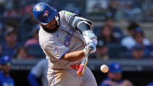 Blue Jays hold on for win over Yankees in Guerrero Jr.'s return