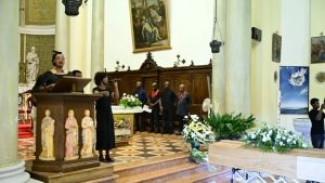 Due comunità unite a Casarsa per l’addio al giovane Isaac, morto a 16 anni