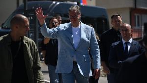 Izvukli milijardu iz privrede, pa daju u potrošnju i za kupovinu glasova: Kako stručnjaci vide najavljenu pomoć građanima