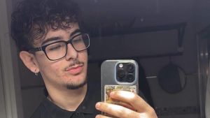 Il dolore per Leonardo, morto a 19 anni in vacanza. L’abbraccio di Montevarchi, il messaggio del padre: “Grazie della vicinanza”