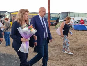 „Пляскайте, пляскайте!“ - Петрова нива показа най-сериозния проблем на Илияна Йотова