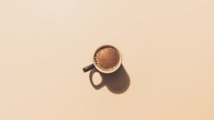 A dívida de sono não se paga com cafeína: o custo da nossa hiperprodutividade
